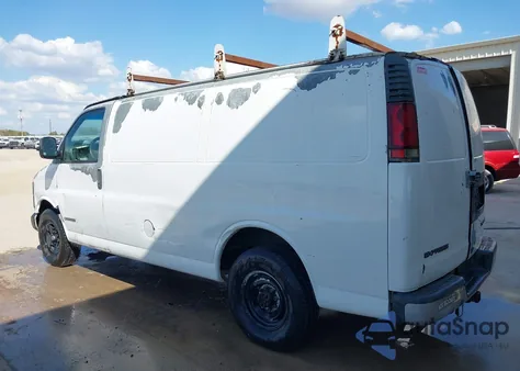 2002 Chevrolet Express z USA, uszkodzony, nr VIN 1GCHG35R221173362